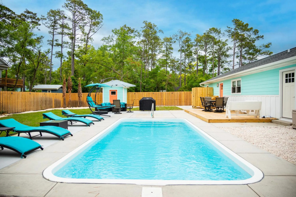 Poolside Paradise by Oak Island Accommodations