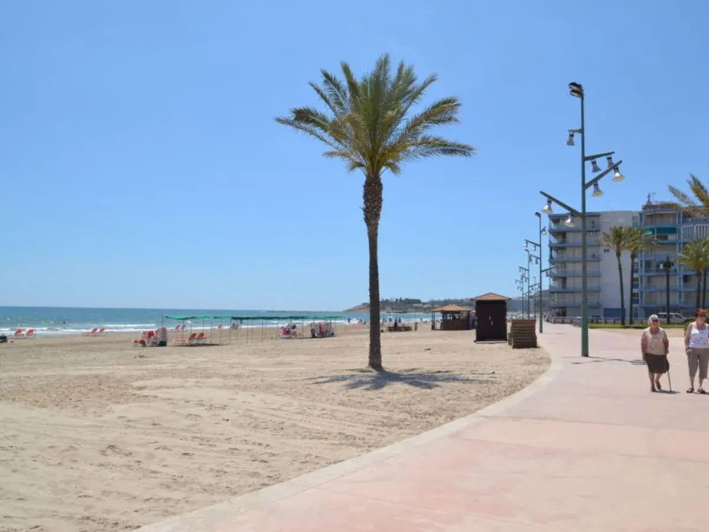 Apartment Albeniz La Pineda