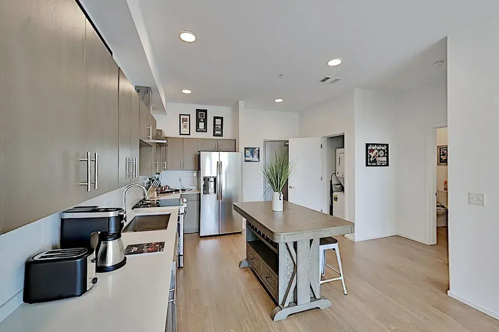 Illume Urban Showstopper Private Balcony 1 Bedroom Condo