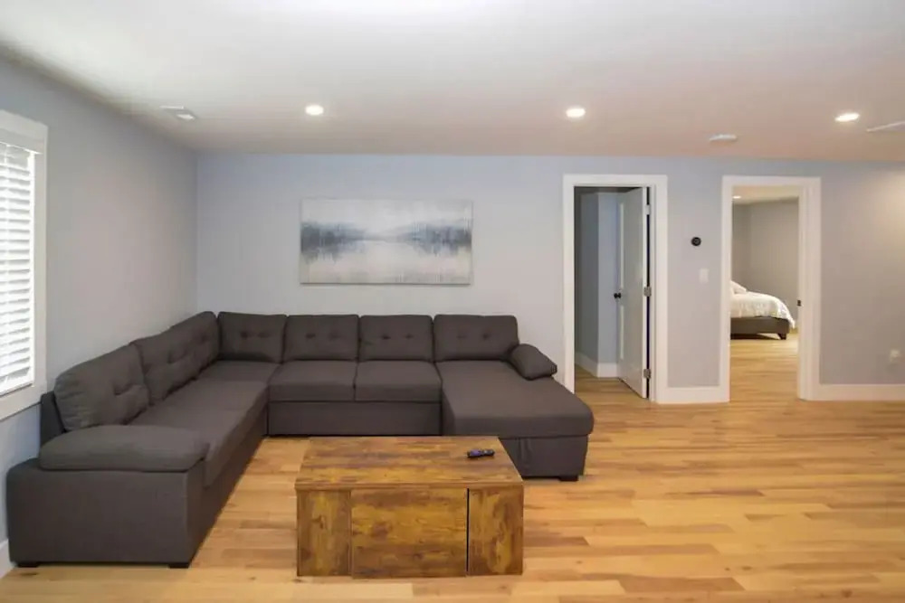 Lake Access 4 Bed 3 Bath HOT TUB