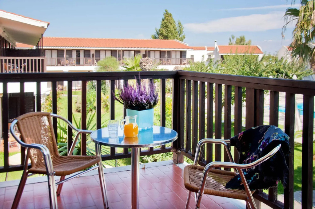 Golden Coast Hotel & Bungalows - All Inclusive