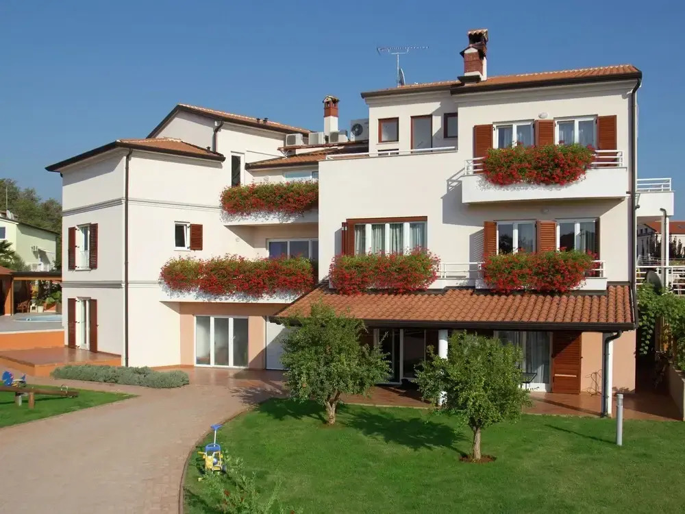 Apartment with Shared Pool, Terrace, A/C And Wifi 800 M From the Beach