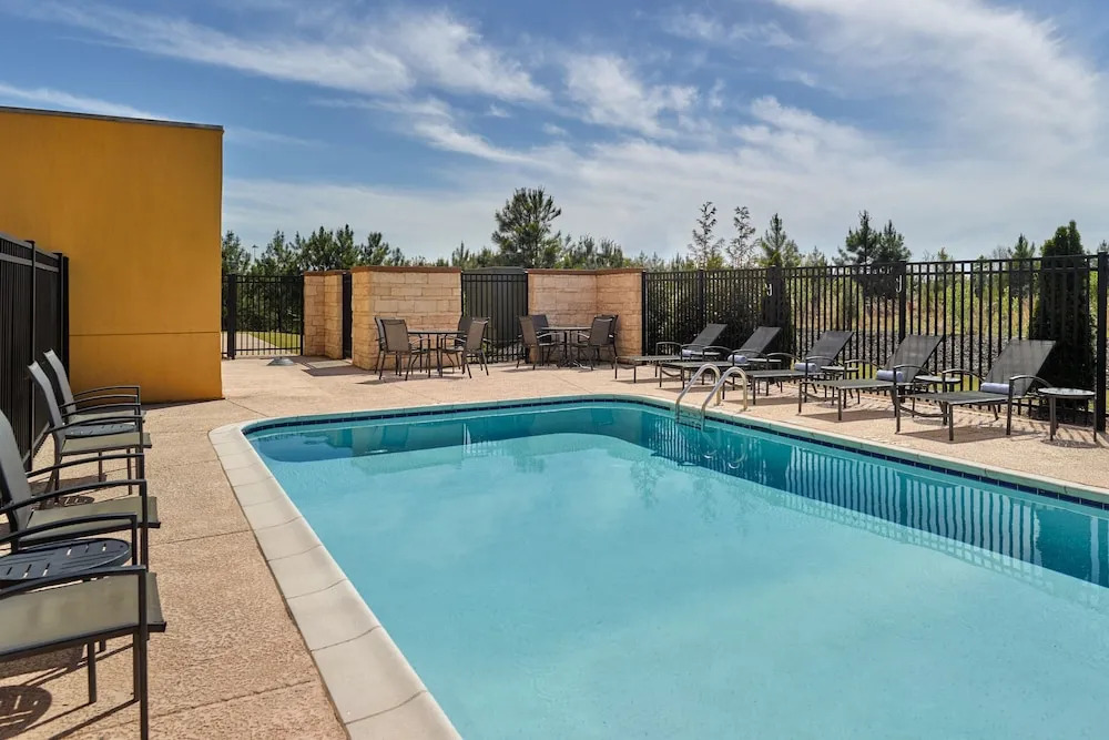 Fairfield Inn & Suites by Marriott Locust Grove I-75 South