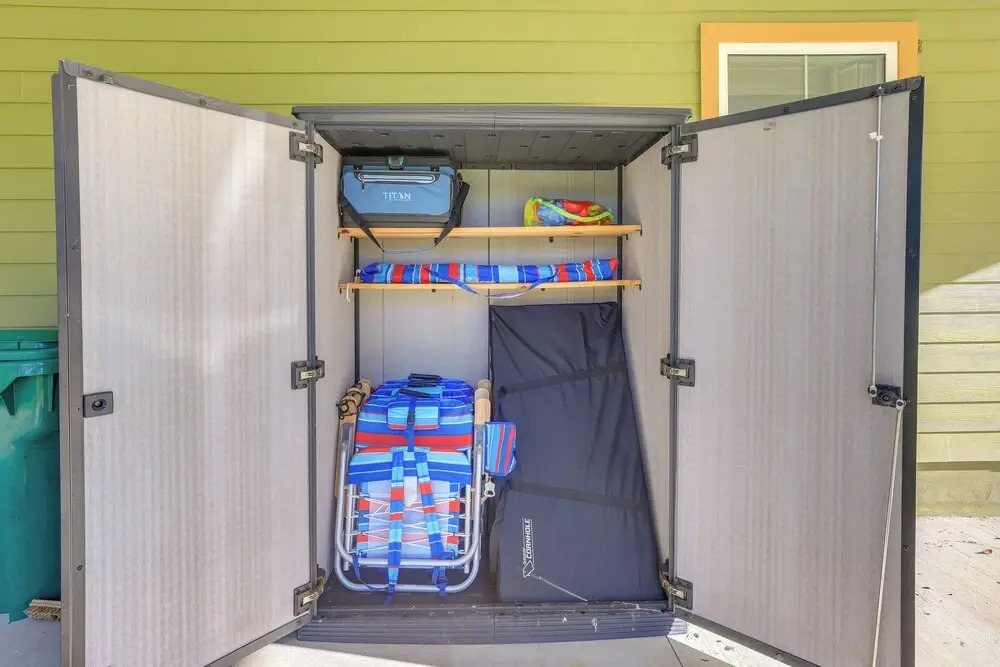 Pet-friendly Fort Pierce Home w/ Screened Porch!