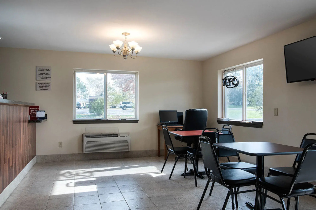 Econo Lodge Inn & Suites Canandaigua - Finger Lakes Area