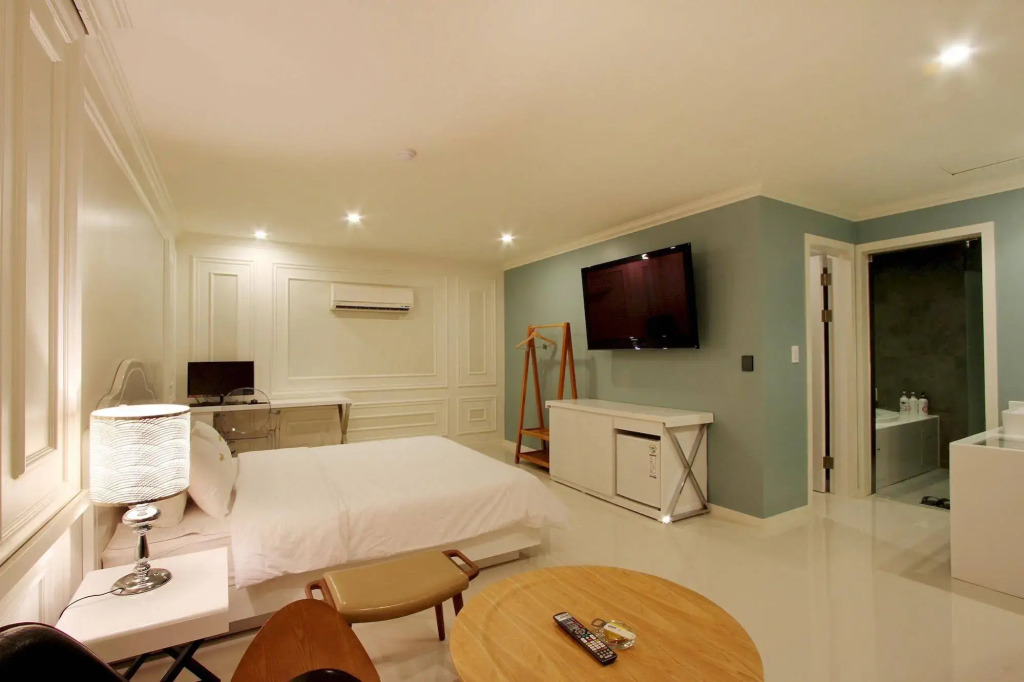 Bando Tourist Hotel