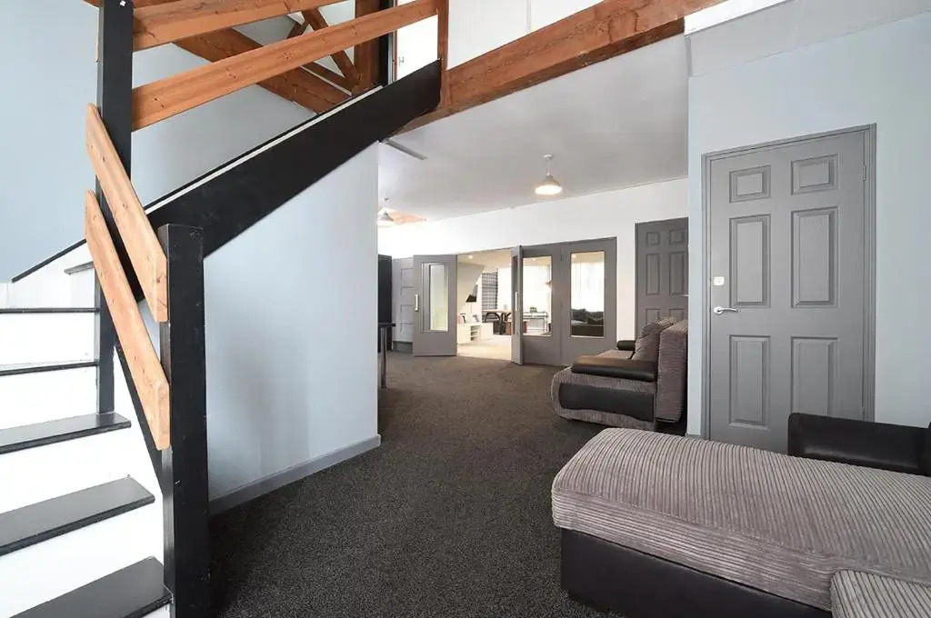 Penthouse Warehouse Slps 18 (61)