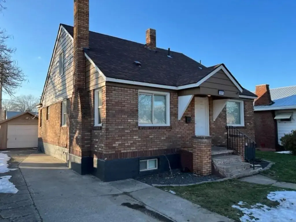 Charming Brick Home with bonus space & foosball