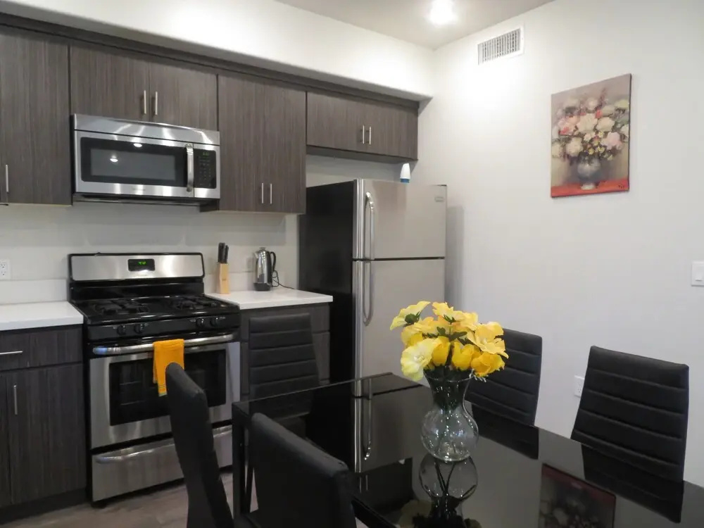 Fully Furnished Apartments near Hollywood