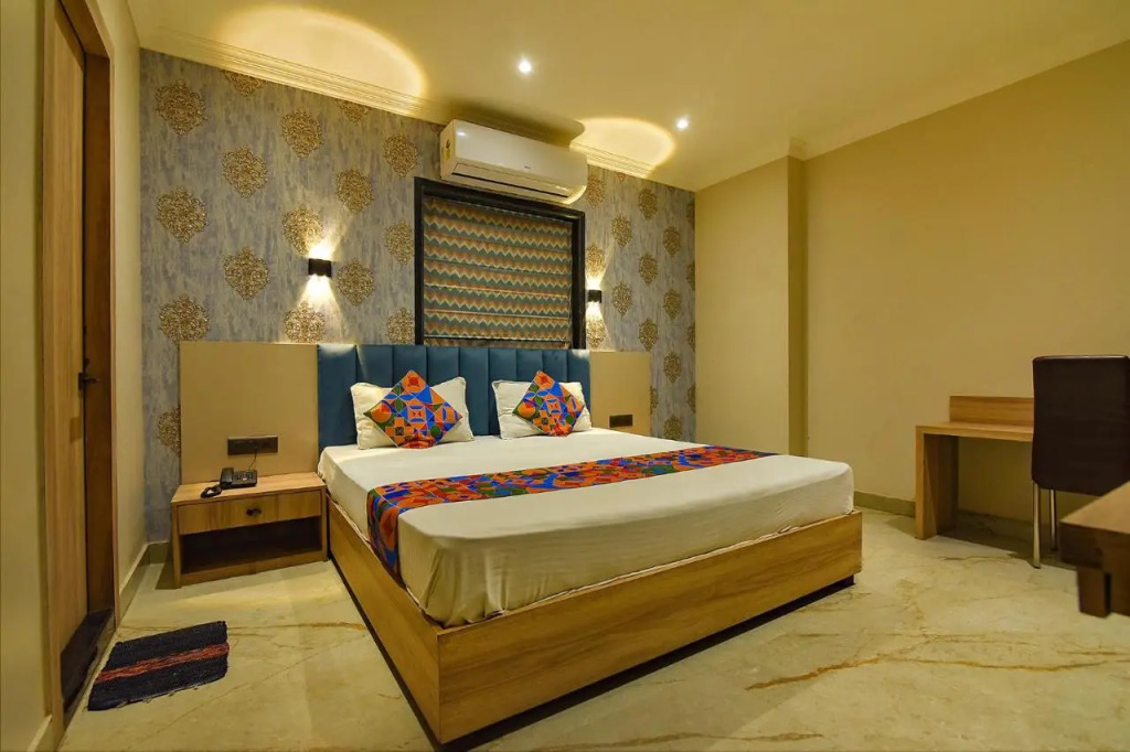 FabHotel Seventy Seven
