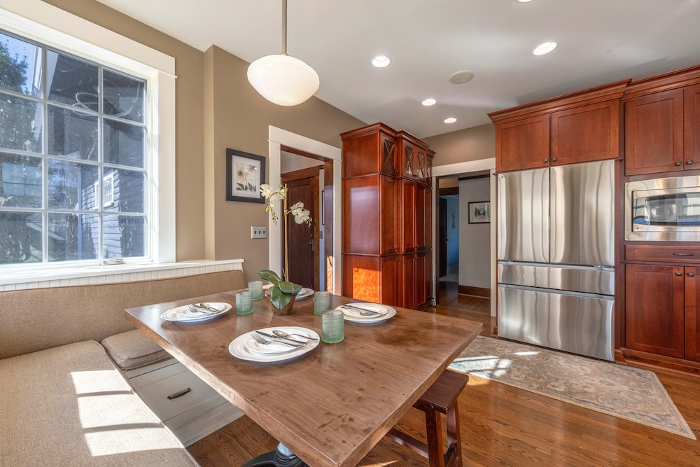 State Of Chill 4 Bedroom Home