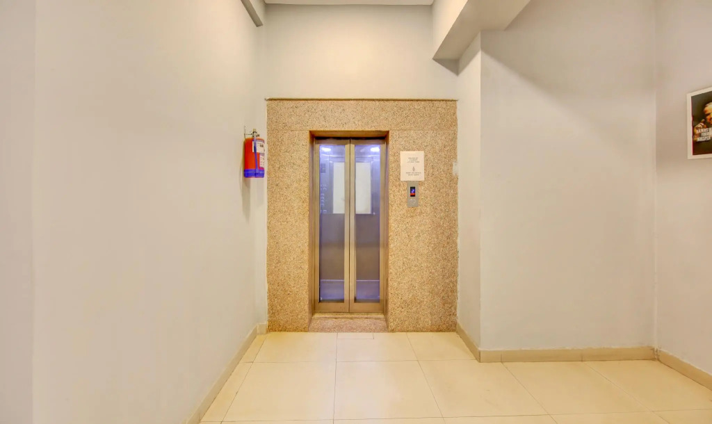 Itsy Hotels Golden Vista Near Noida City Centre