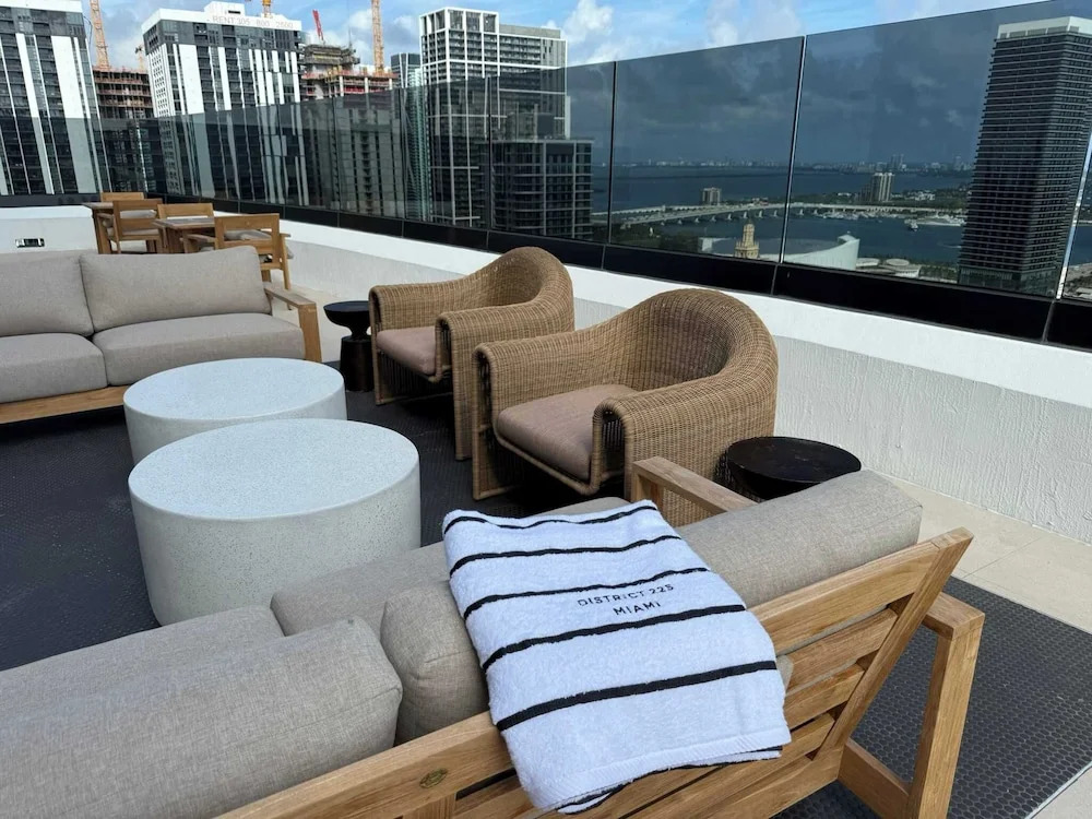 Downtown Miami 1BR Walk to Bayside Kaseya Gym Pool
