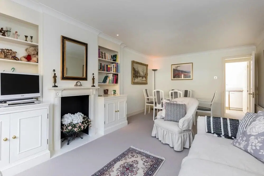 Covent Garden: Bright and Charming 2bed Flat