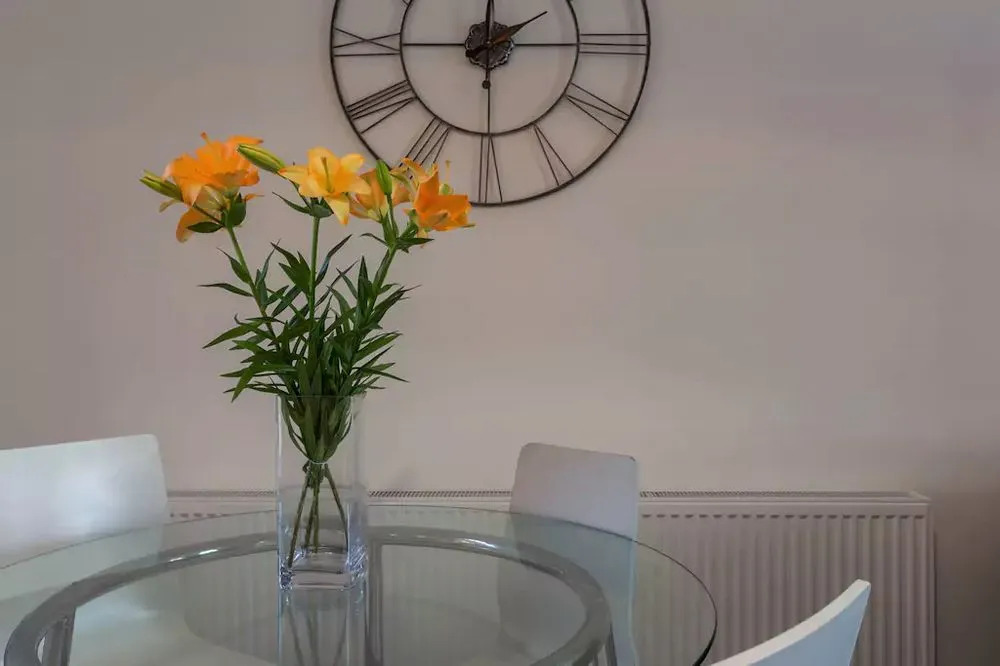 Hastings House - Modern 2 Bedroom House in Central Luton & Near Airport