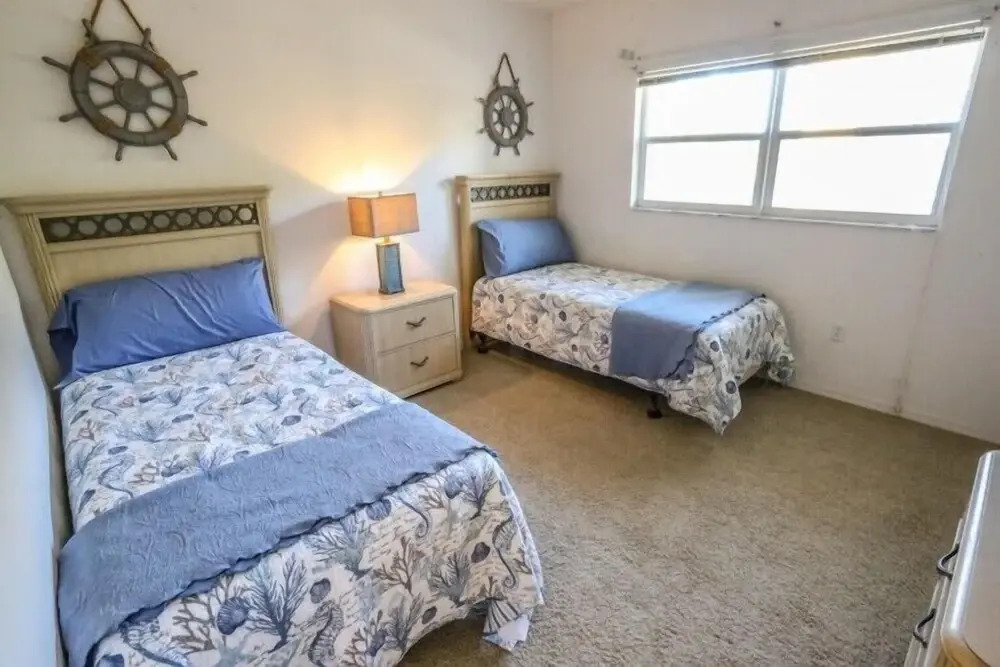 Hibiscus Point 821