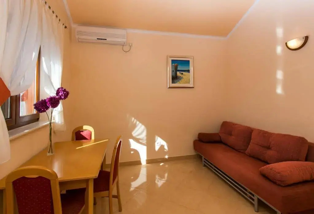 Apartments Moretić