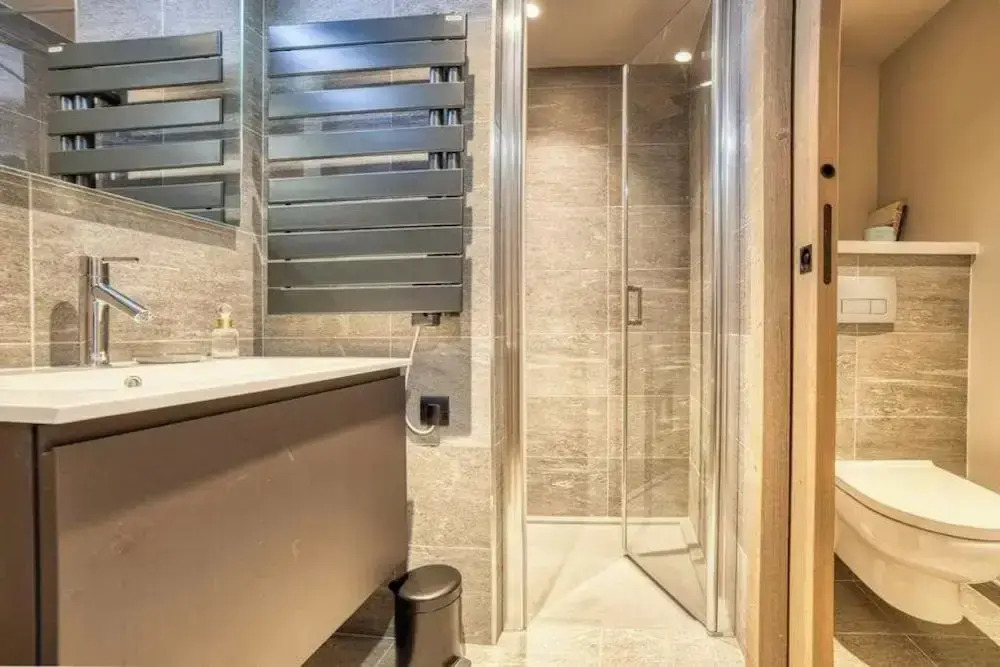 Luxurious 4-room Apartment With Swimming Pool, Gym, spa and Parking