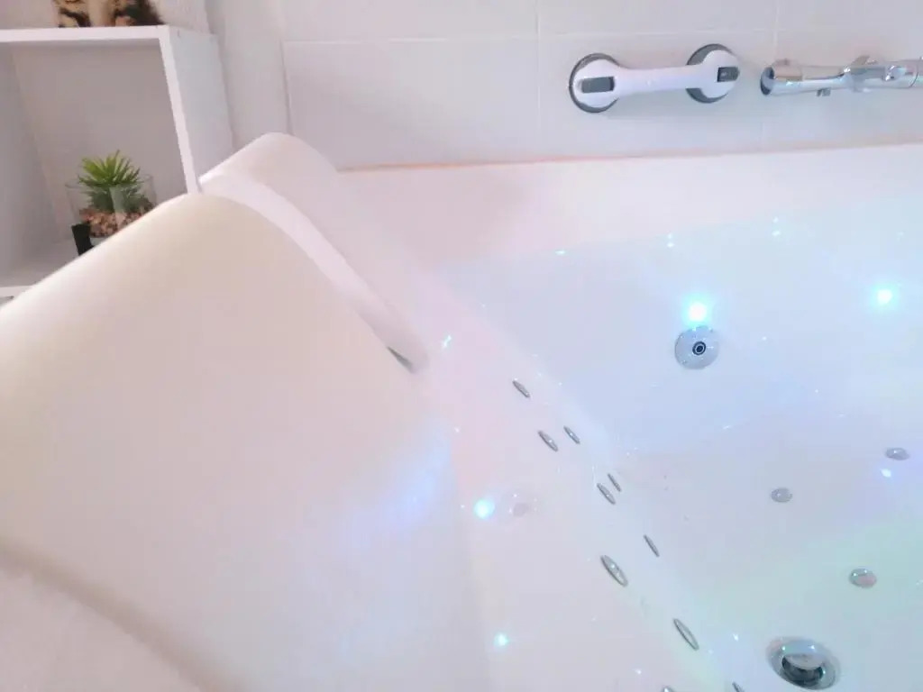 Le 1965 Double Balneo, Confort Et Romantique (Adults Only)