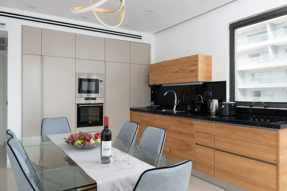 Luxury 2BR Balcony near beach Parking