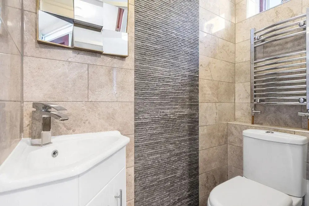 Canton Street - Deluxe Guest Room 4