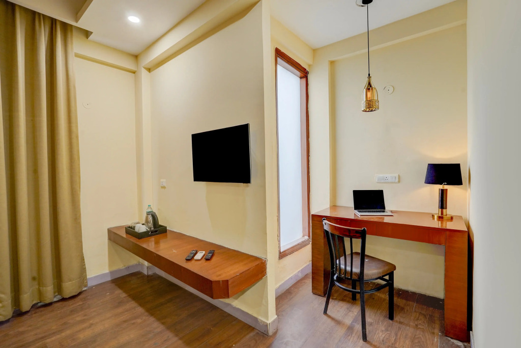 Townhouse Oak Sector 47 Near Medanta