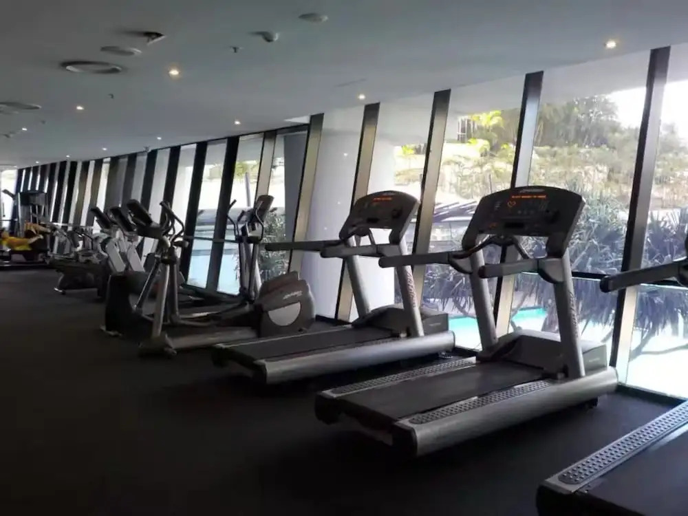 Scenic View 2 Bedroom Apartment - Pools, Gym and Secure Parking