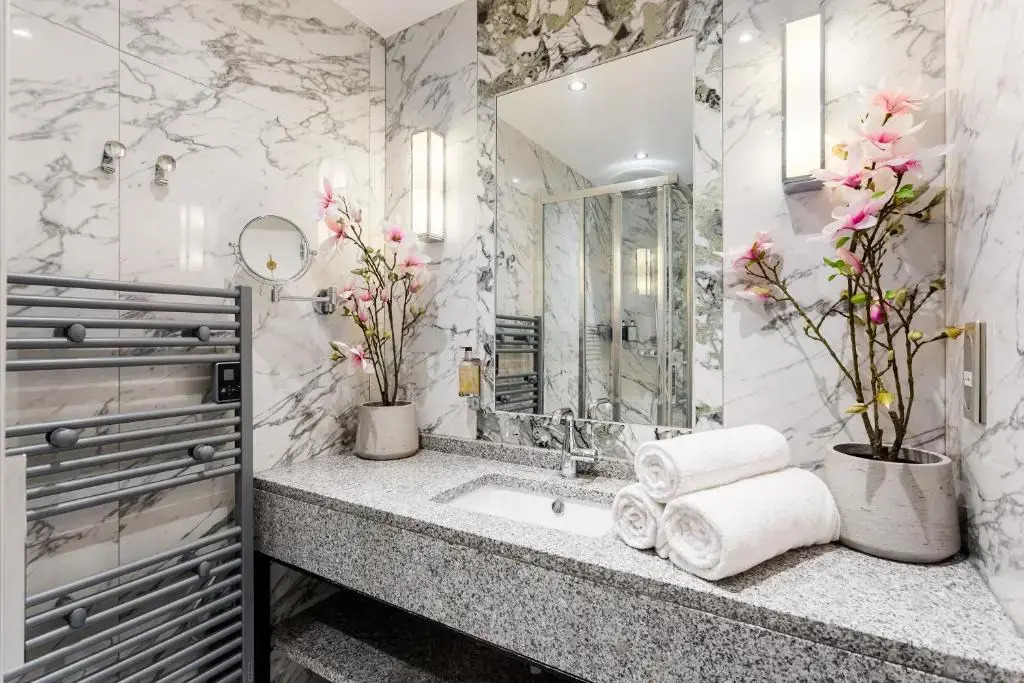 Luxury 4 Bedroom 2.5 Bathroom Apartment - Champs Elysees - With AC