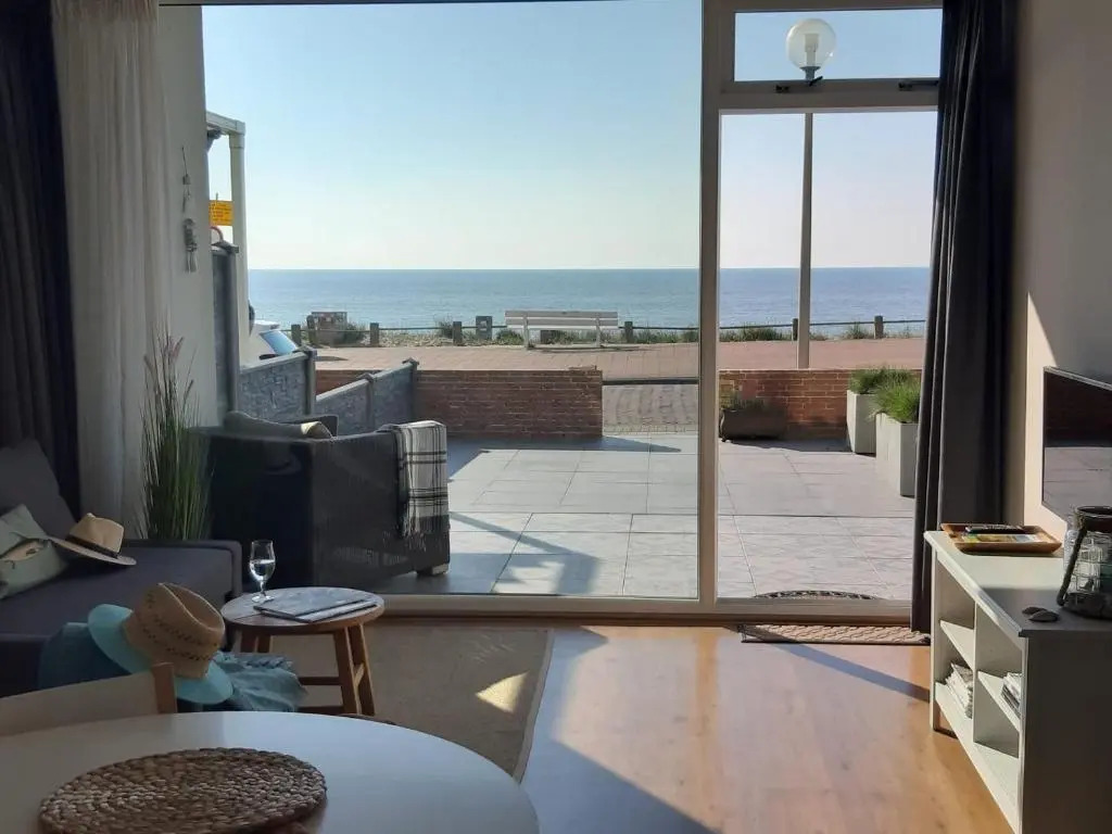 Benny's Beach House 2