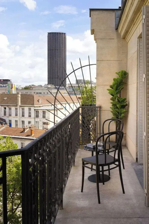 Apartment for 8 People in Grenelle
