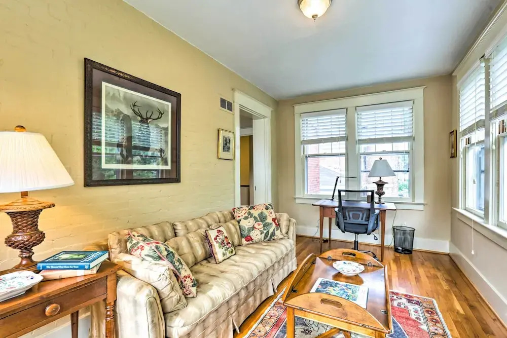 Lovely Apt, 1 Block to Downtown Danville