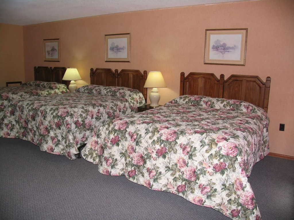 Seven Oakes Motel