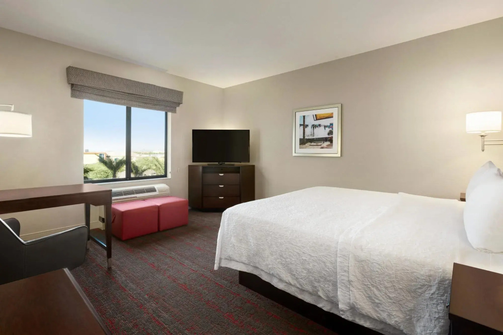 Hampton Inn & Suites Phoenix Glendale-Westgate