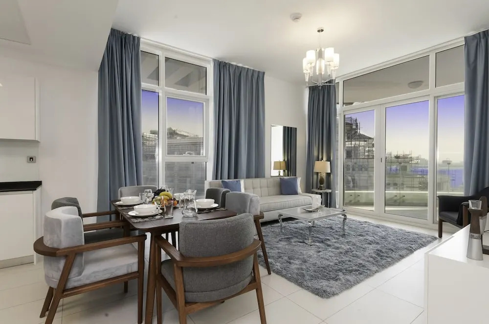 Royal bay Azizi Palm Jumeirah
