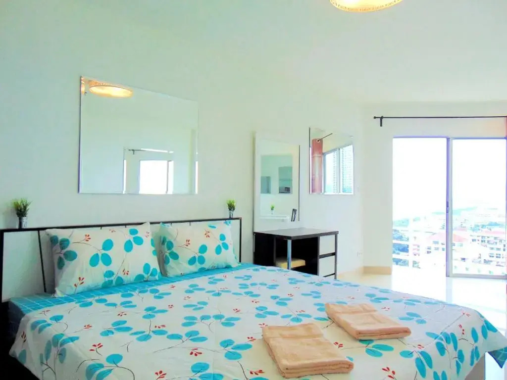 Sea View Beachfront Condos Pattaya Jomtien Beach