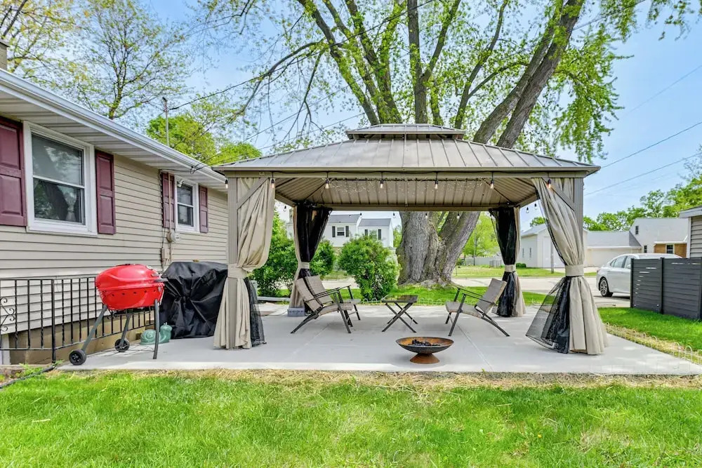 Retro Green Bay Home: Steps to Lambeau Field!