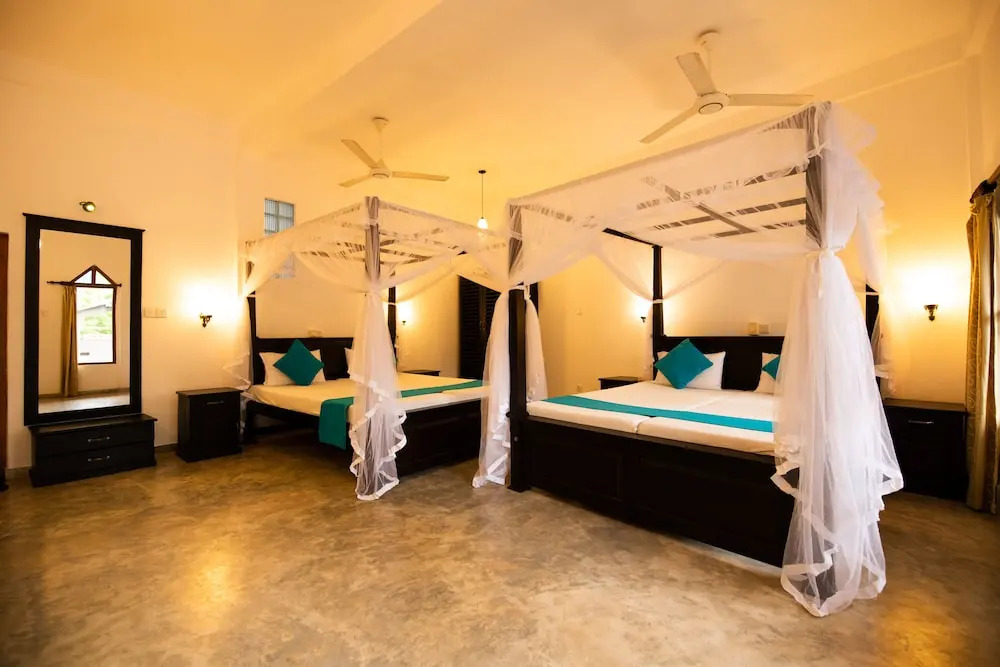 International Beach Hotel & Restaurant