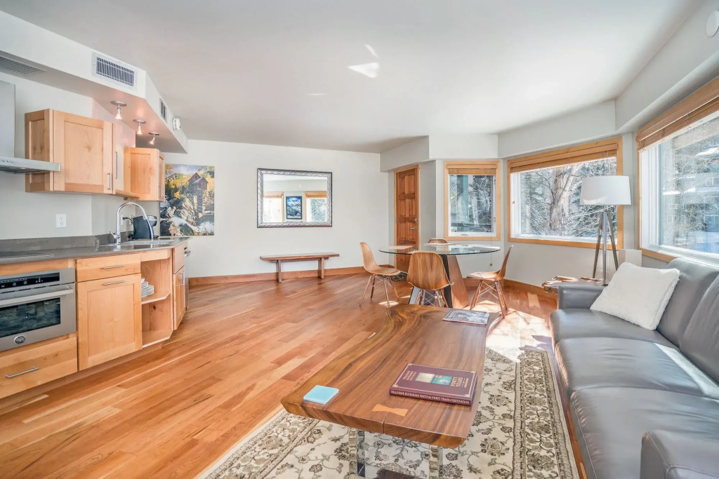 Ice House Suites and Condominiums