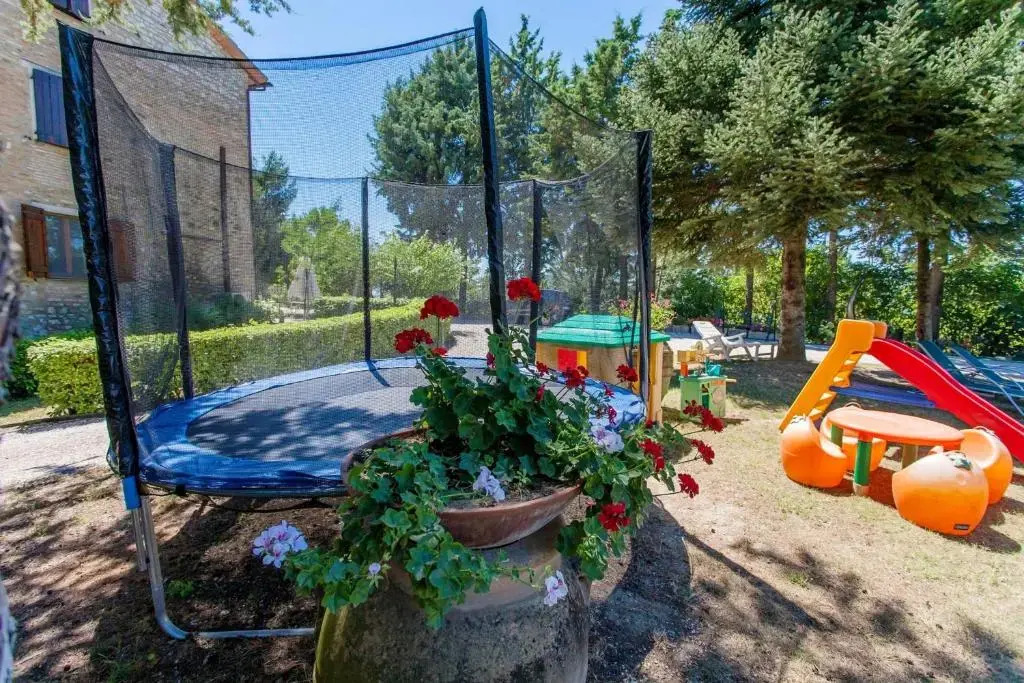 7 bedrooms villa with private pool enclosed garden and wifi at Loc Ramazzano Perugia