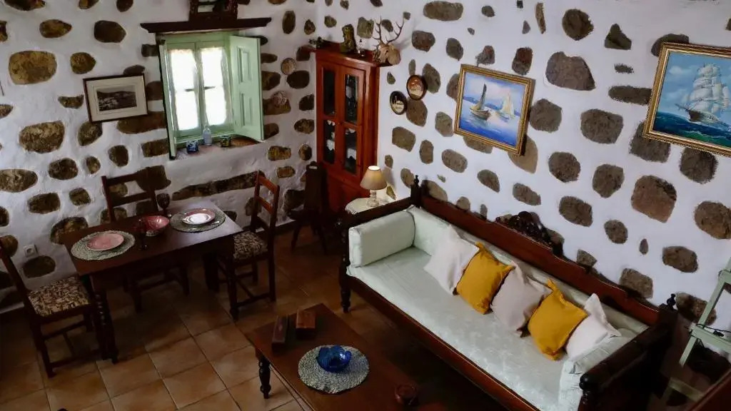 Vintage White House Patmos