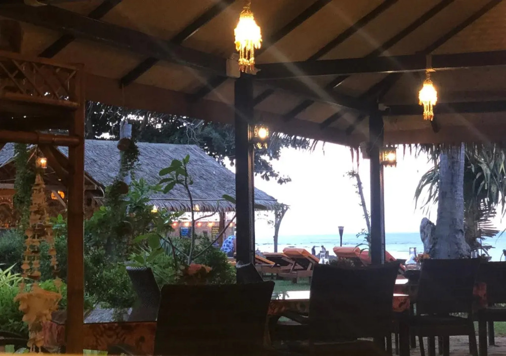 Nautilus Right on the Beach