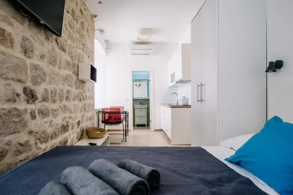 AMOROZO APARTMENTS by DuHomes