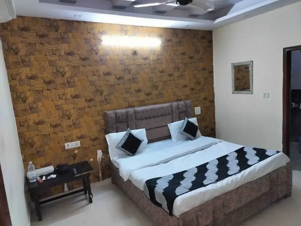 Green Snapper Hotel
