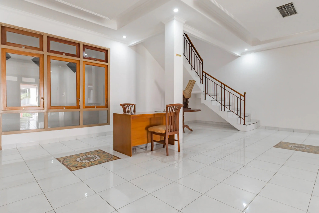 RedDoorz Plus near Universitas Maranatha Bandung 2
