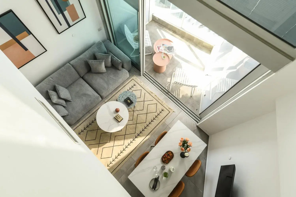 High-rise 3 bedroom Apartment with Balcony