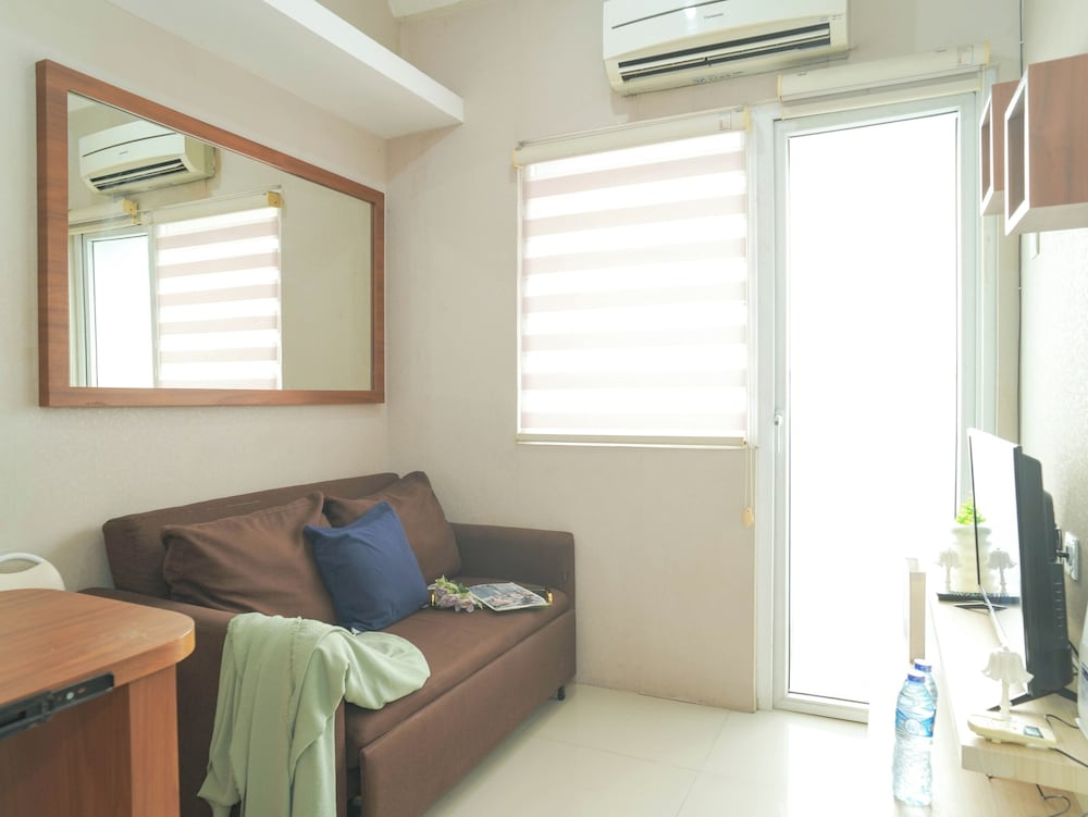 Homelike And Neat 2Br At Apartment Green Pramuka City