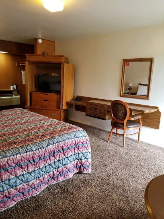 Plaza Motel