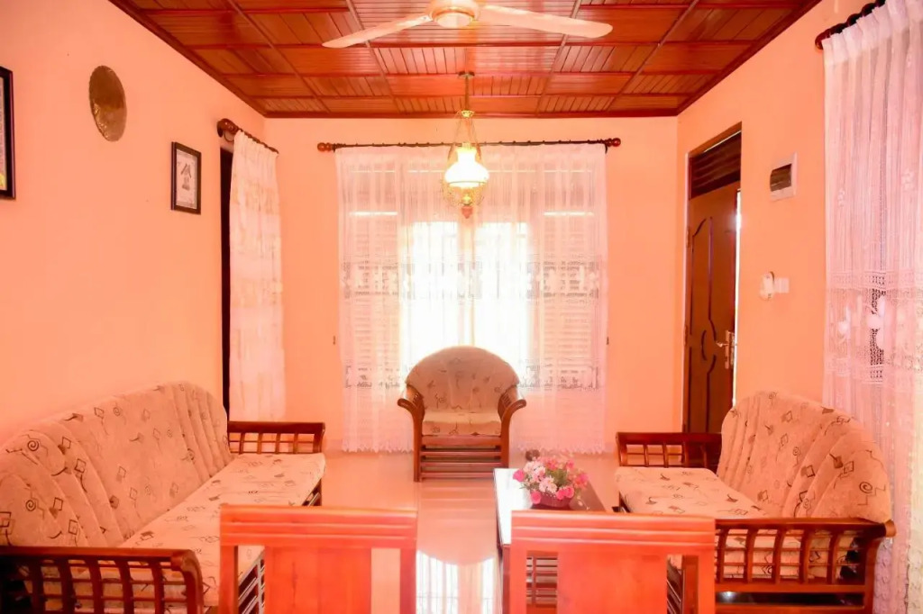 Nisansala Holiday Inn, Karapitiya