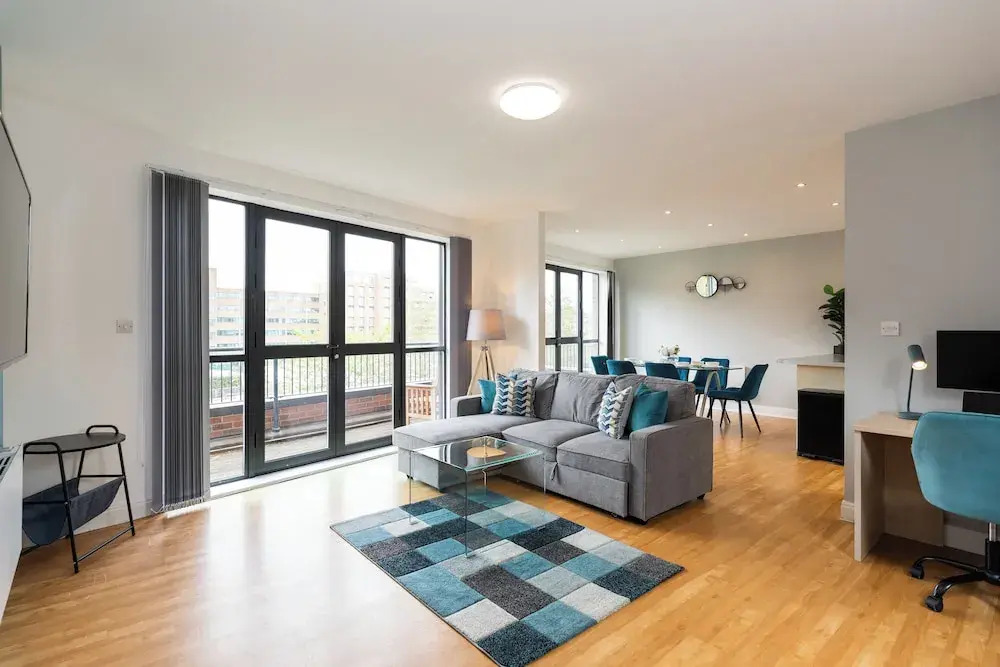 Cotels The Millhouse Corporate Apartments - PRIVATE APARTMENT BUILDINGS - GATED ENTRANCE - PARKING - WORK DESK