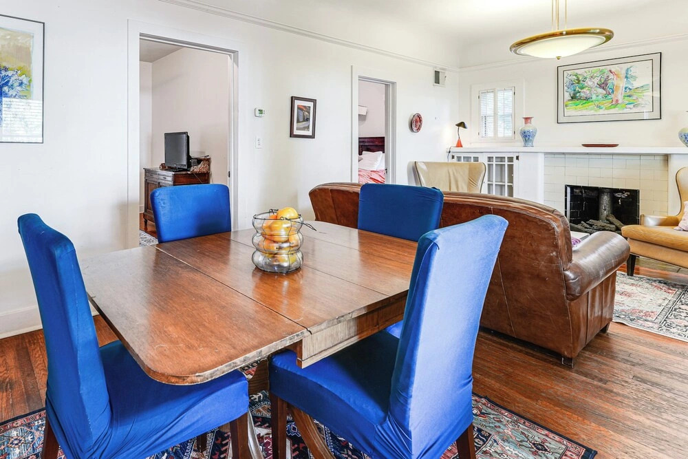 Near Restaurants + Light Rail: Phoenix Getaway